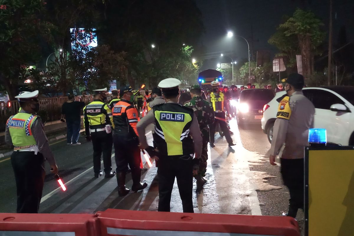 Pemberlakuan jam malam, sejumlah ruas jalan di Sidoarjo ditutup