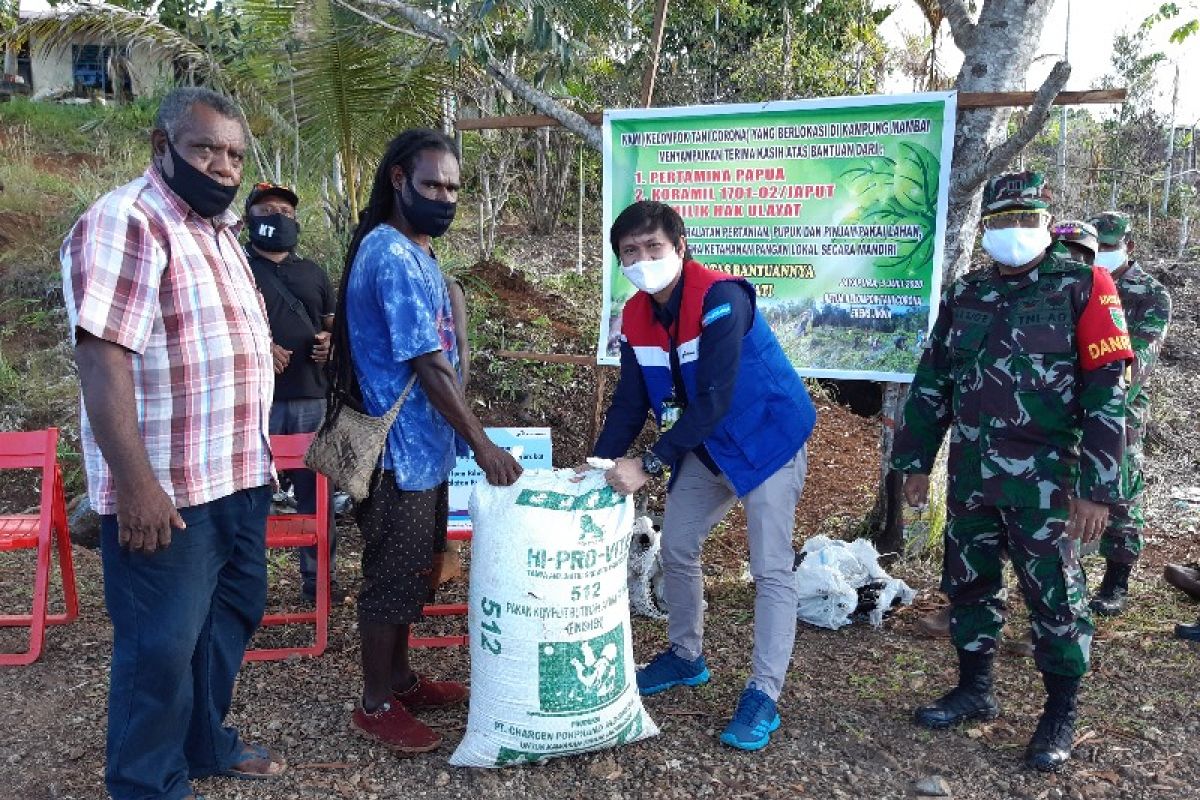 Pertamina serahkan bantuan peralatan bagi petani di Angkasa Jayapura