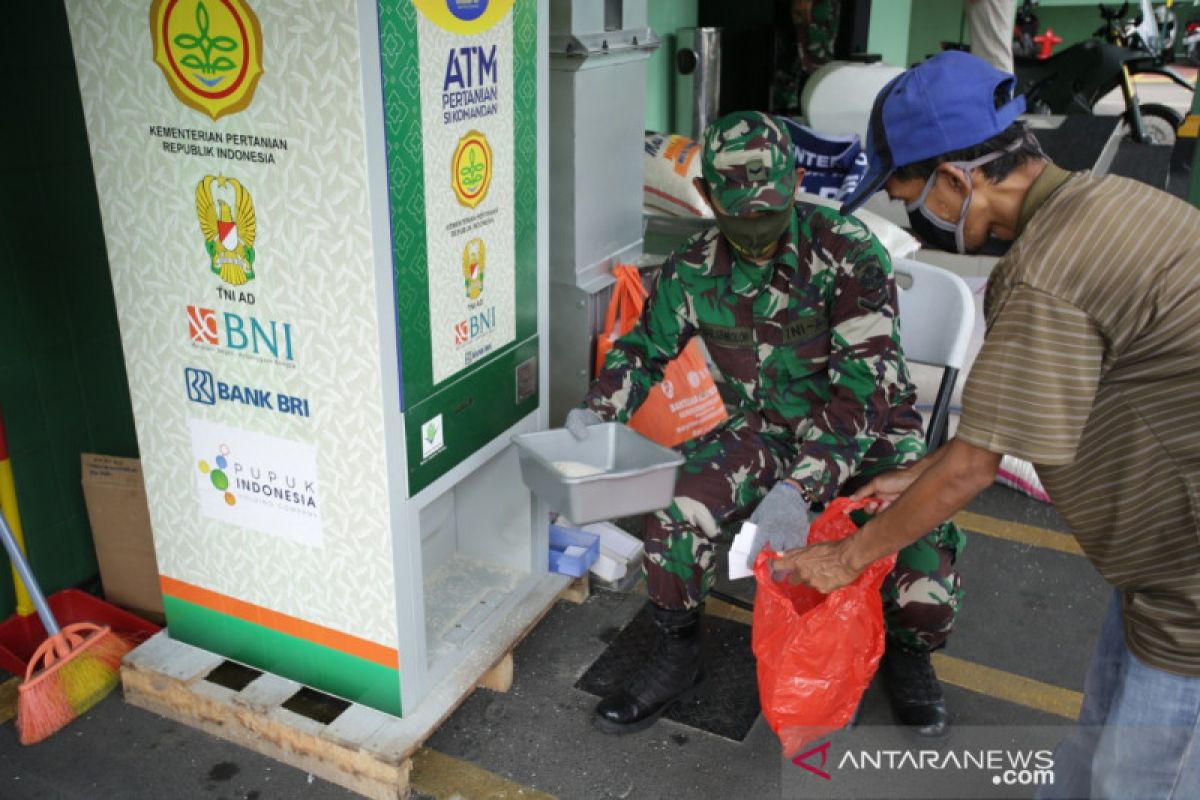 Pupuk Indonesia salurkan 483 ton beras melalui ATM beras