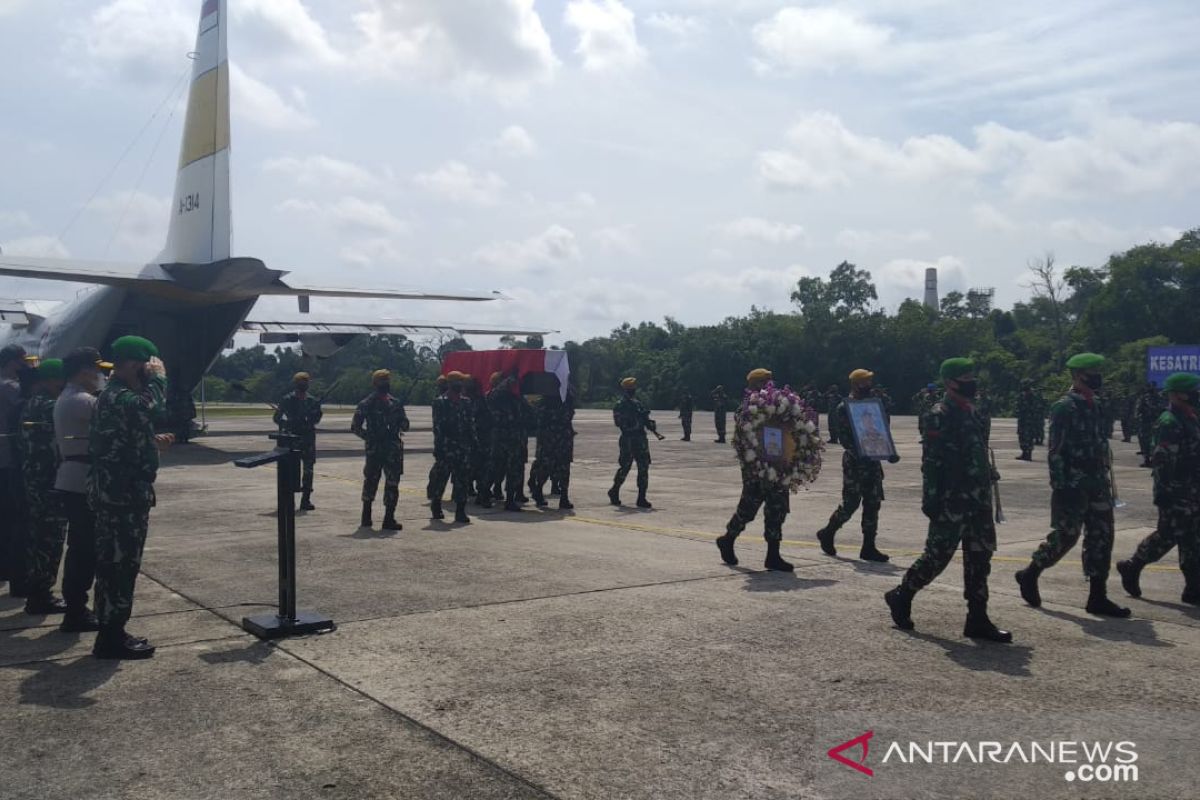 Jenazah Pelda Anumerta Rama Wahyudi tiba di Pekanbaru