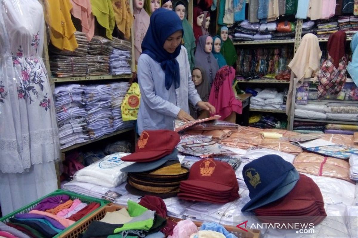 Ombudsman minta sekolah hentikan jual baju dan atribut sekolah saat pendaftaran ulang