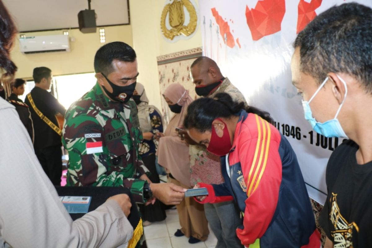 Polres Merauke bagikan SIM gratis kepada 34 warga