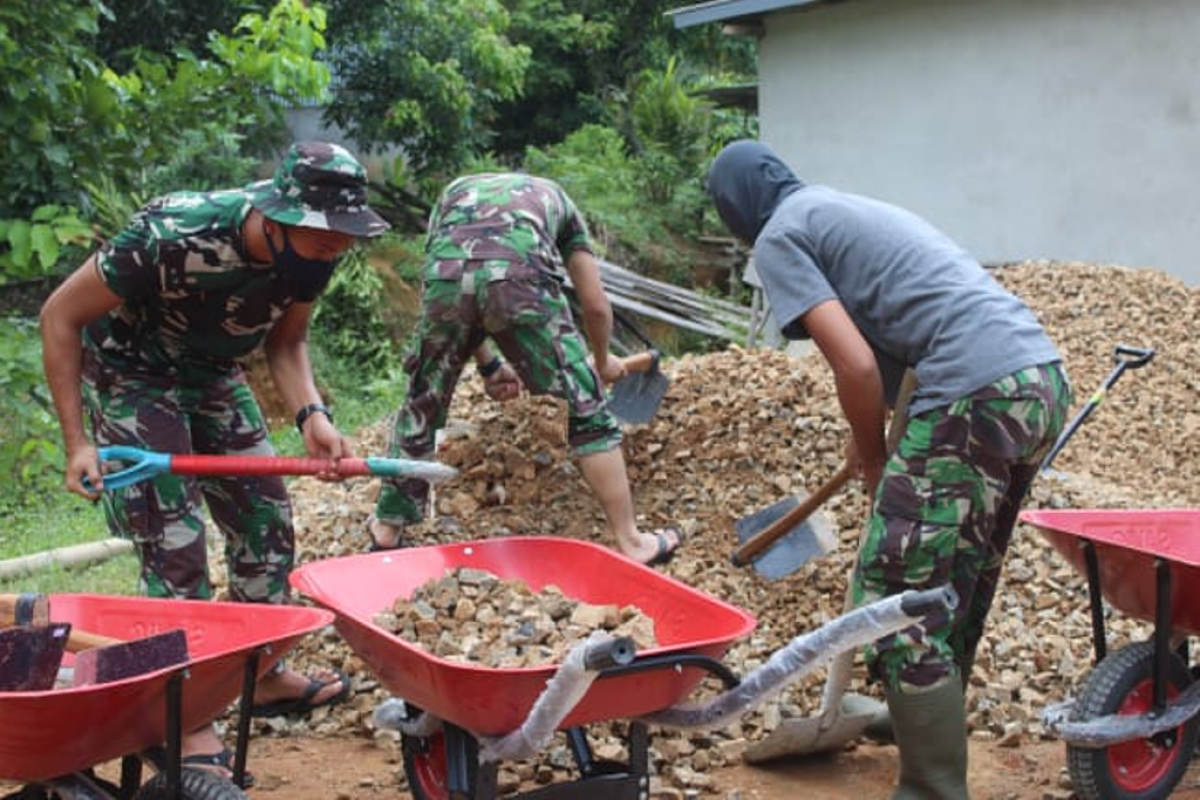 Selain kuat, dengan bahan batako pekerjaan bangunan cepat selesai