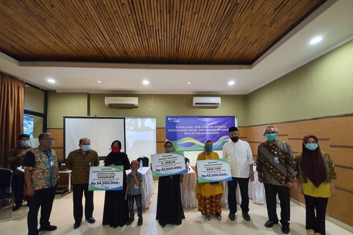 BPJAMSOSTEK Tangsel berikan santunan untuk tujuh ahli waris