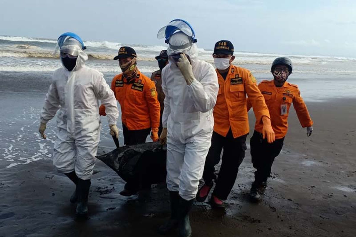 SAR gabungan temukan wisatawan yang hilang di Pantai Jetis Cilacap