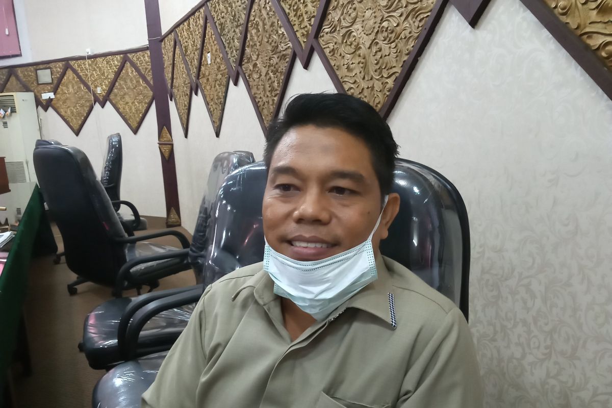 Legislator imbau masyarakat tetap patuhi protokol COVID-19 kendati telah normal baru di Padang