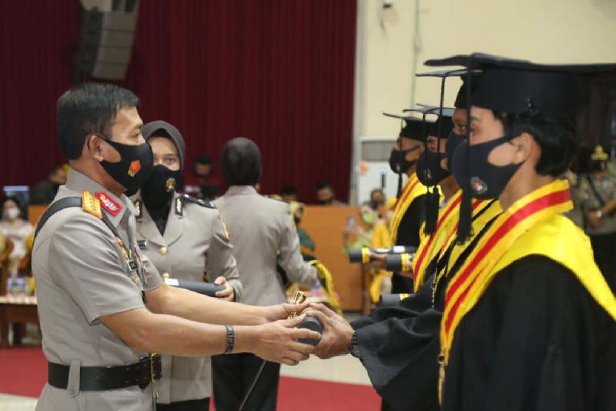 293 taruna Akpol  Semarang diwisuda