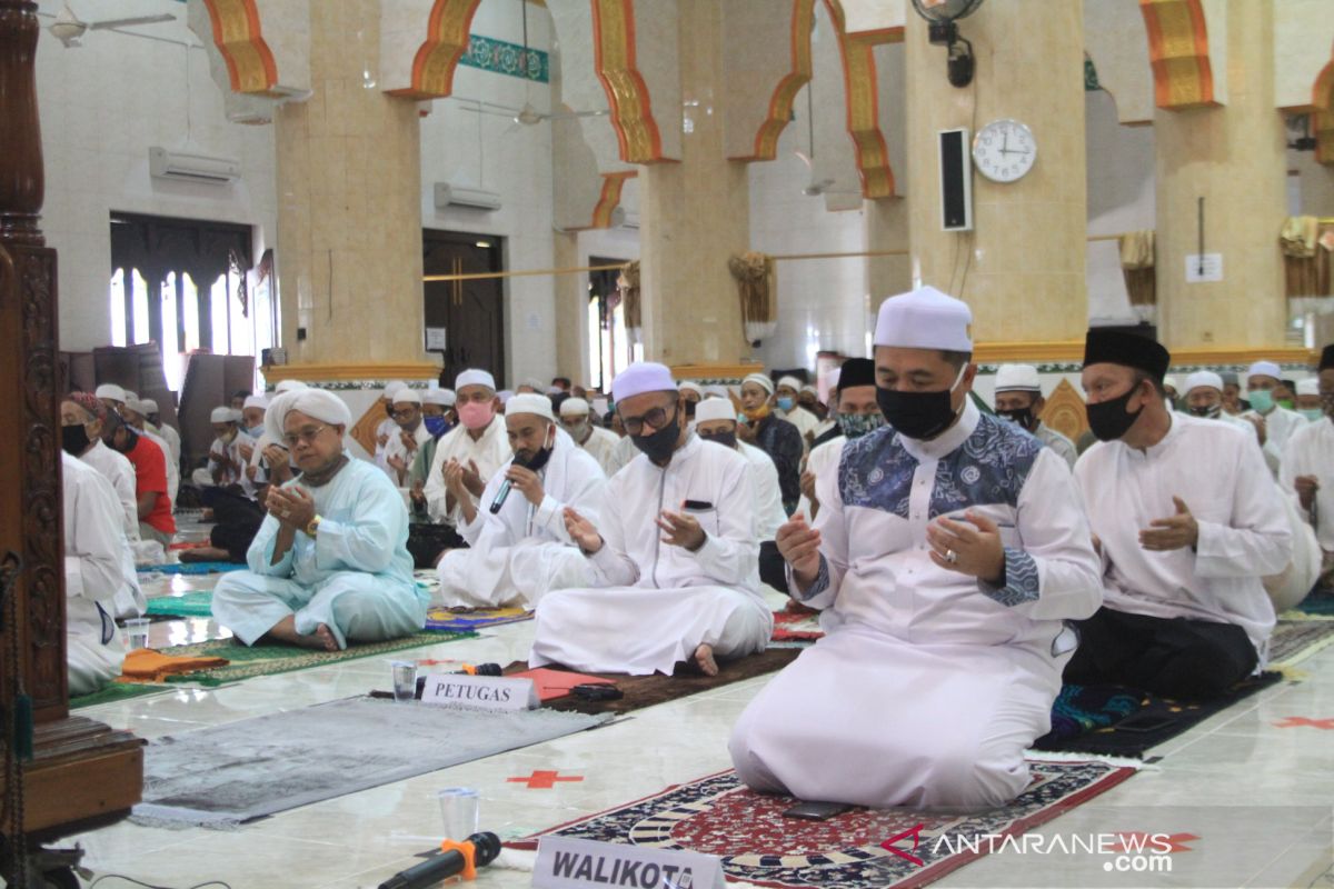 Wali Kota Shalat Jumat di Masjid Al Muttaqin, berdoa pandemi berakhir