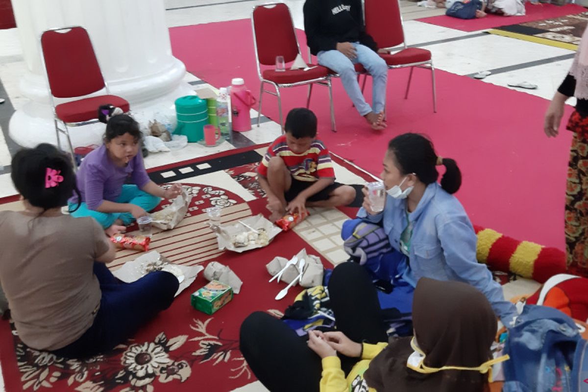 Gorontalo's flood-affected residents still staying in shelter