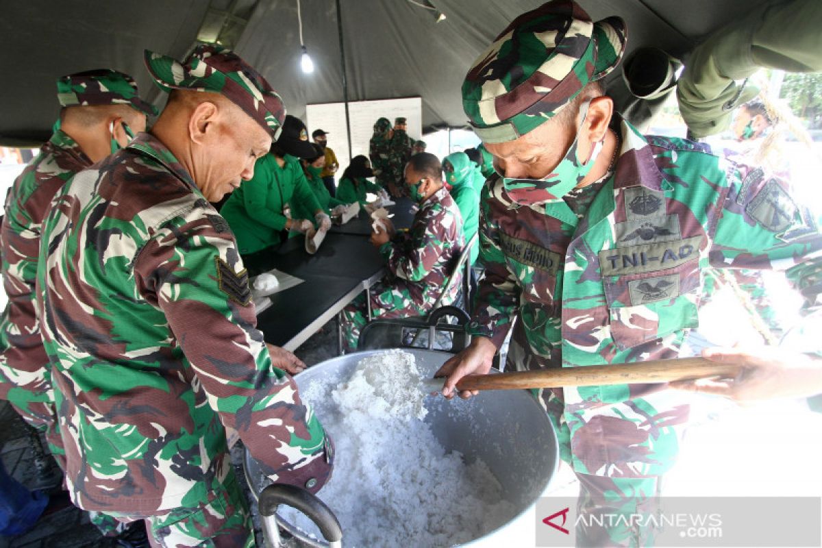 TNI dirikan dapur umum untuk bantu korban banjir Gorontalo