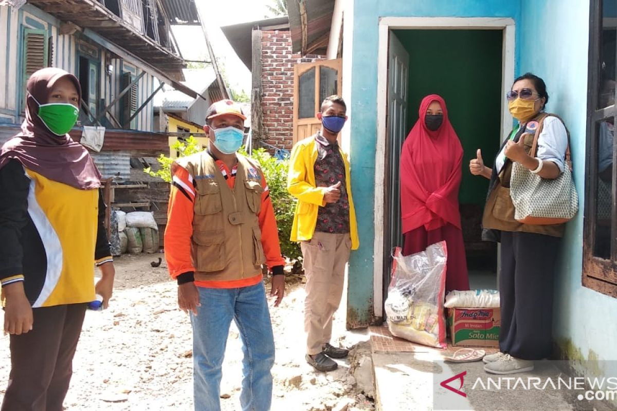 Gugas tugas - survailans Baubau distribusi bantuan ke sepuluh kelurahan warga terpapar COVID-19