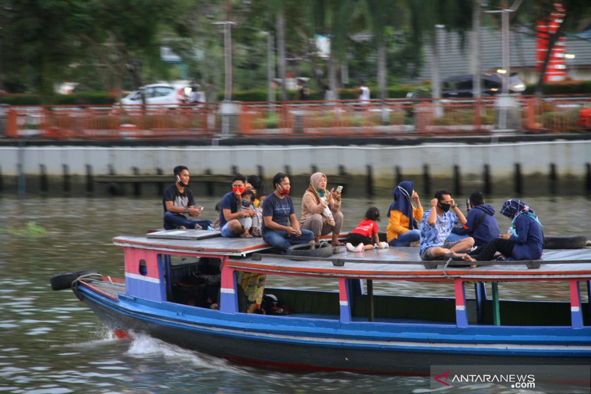 Banjarmasin's river cruising tour resumed