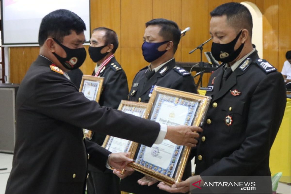 Anggota Bhabinkamtibmas Polres Poso dapat penghargaan Kapolri