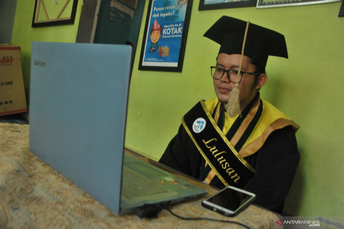 UIN Palembang gelar wisuda secara daring, wisudawan sebut pengalaman tak terlupakan