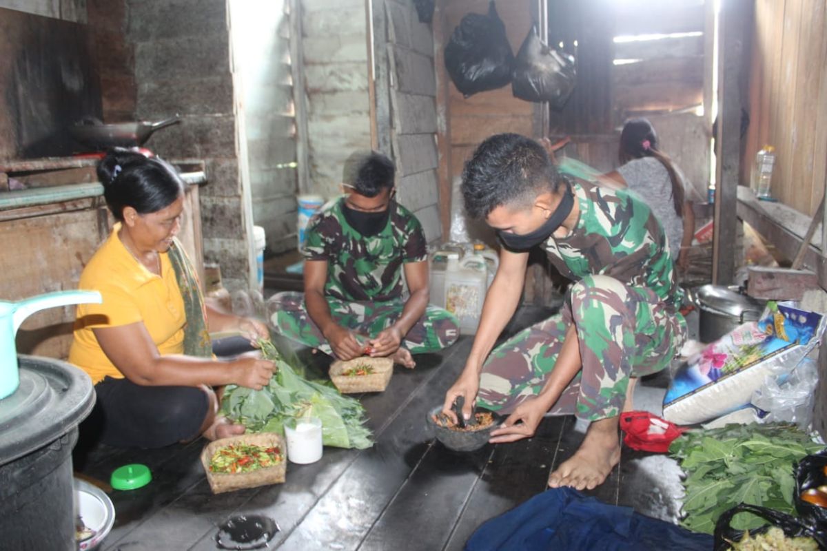 Ibu Sipah sudah menganggap anggota TMMD sebagai anak sendiri