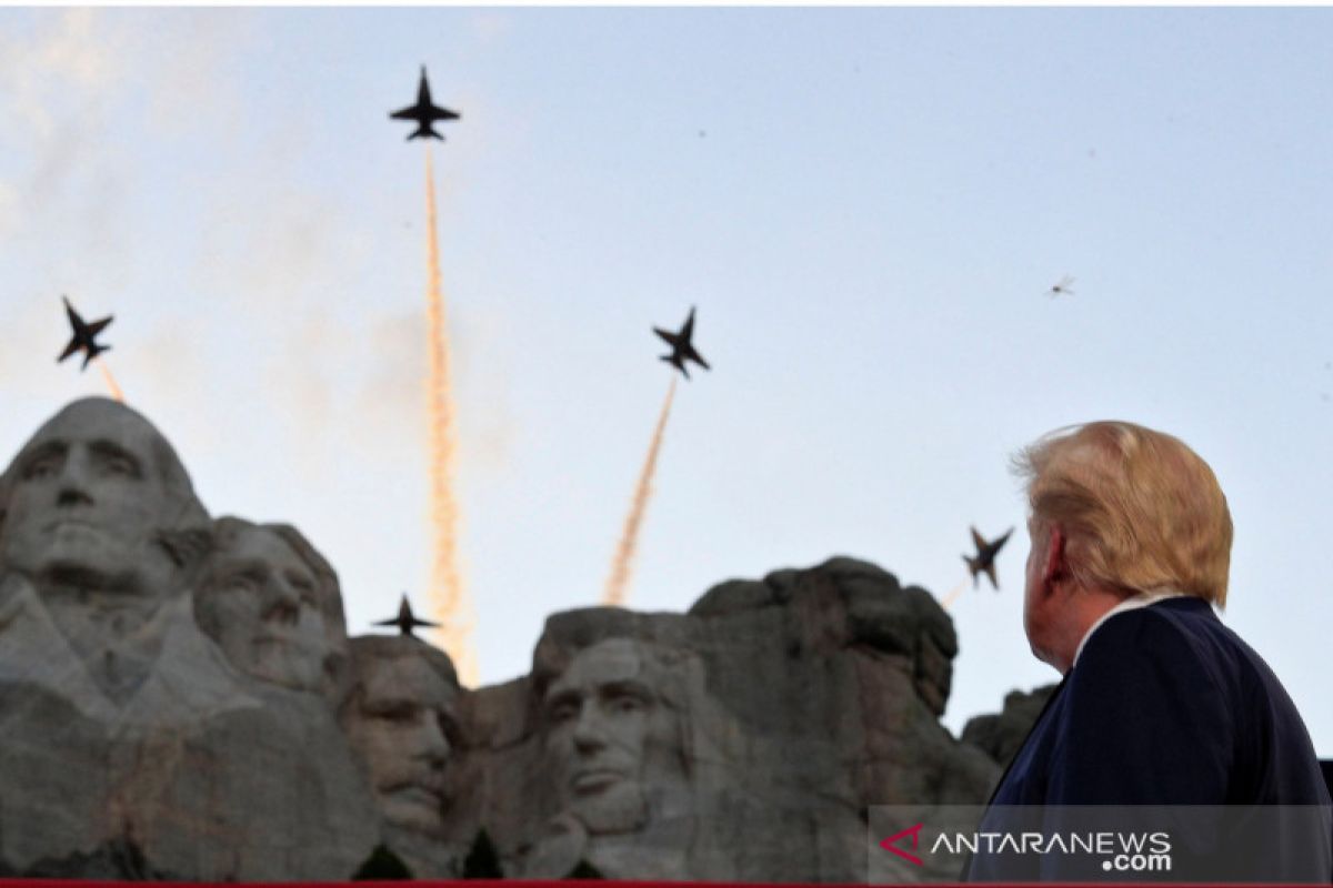 Trump mencerca "revolusi budaya sayap kiri" pada Hari Kemerdekaan AS