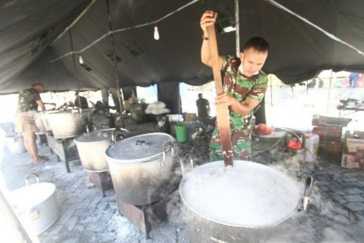 Kodam XIII/Merdeka dirikan dapur umum bantu korban bencana banjir Gorontalo