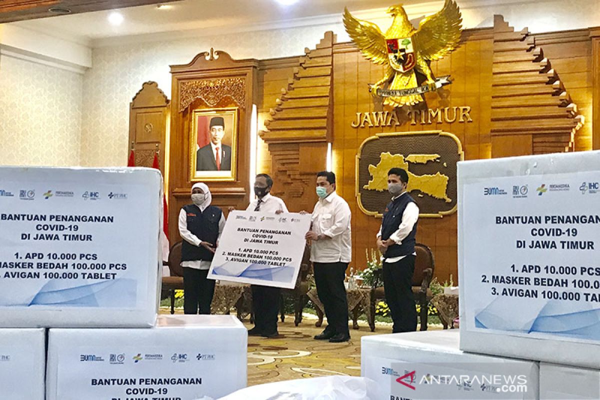 Menteri BUMN serahkan bantuan penanganan COVID-19 di Jatim