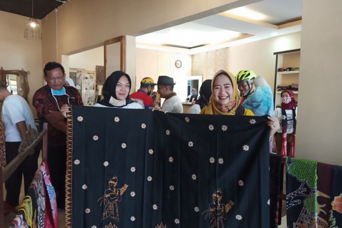 Para perajin dirikan pusat batik khas Purbalingga