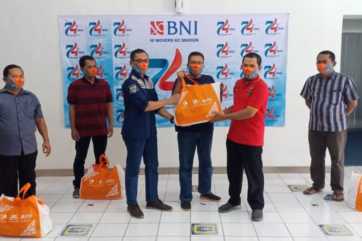 Pegawai dan Serikat Pekerja BNI salurkan 146.000 paket sembako