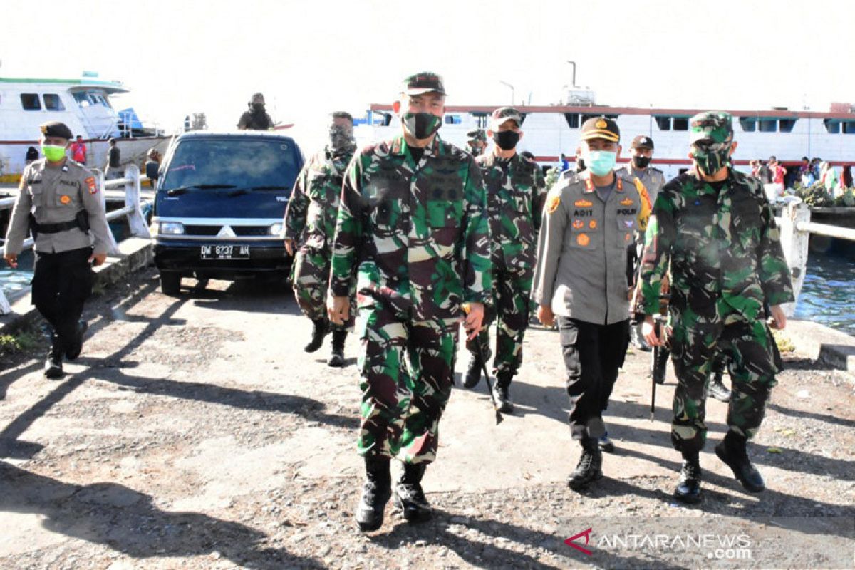 Korem 152/Babullah patroli disiplinkan warga COVID-19