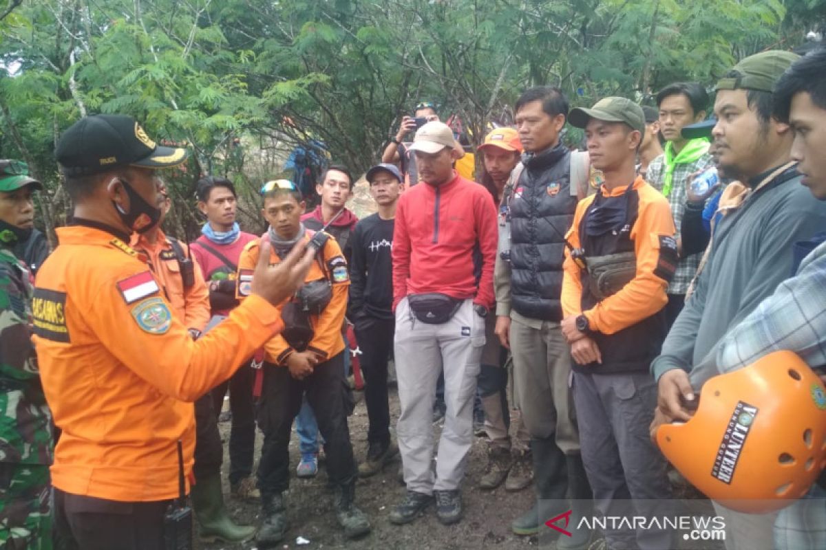 Pendaki ditemukan selamat tanpa baju di Gunung Guntur Garut