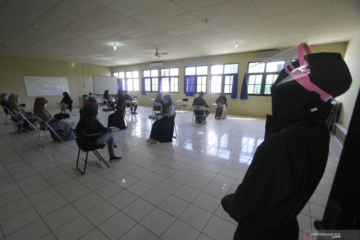 Peserta UTBK SBMPTN masuk ruang karantina sebelum tes