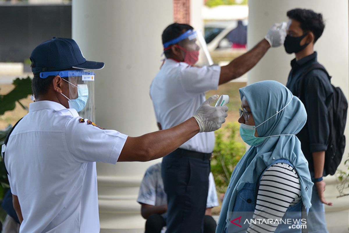 Tes suhu badan peserta SBMPTN di Unsyiah