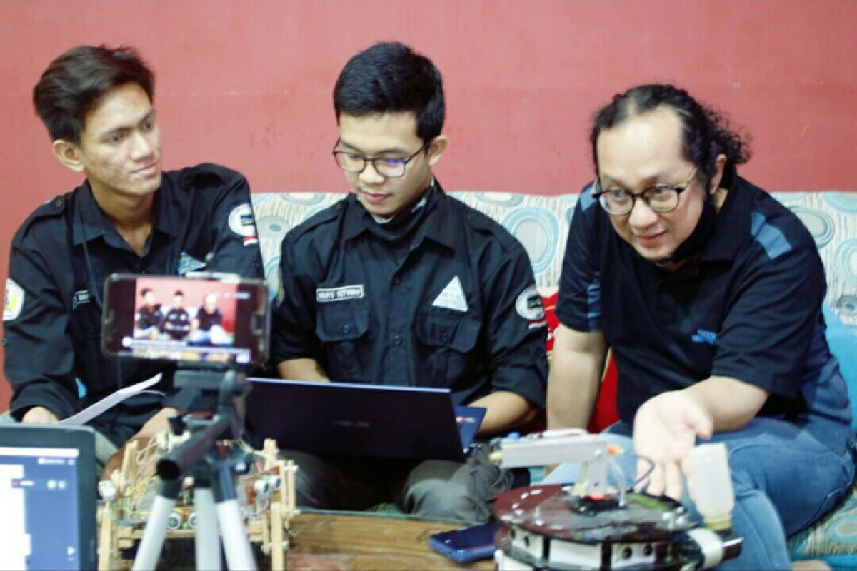 Fakultas Teknik Untan kenalkan teknologi robot ke siswa secara daring