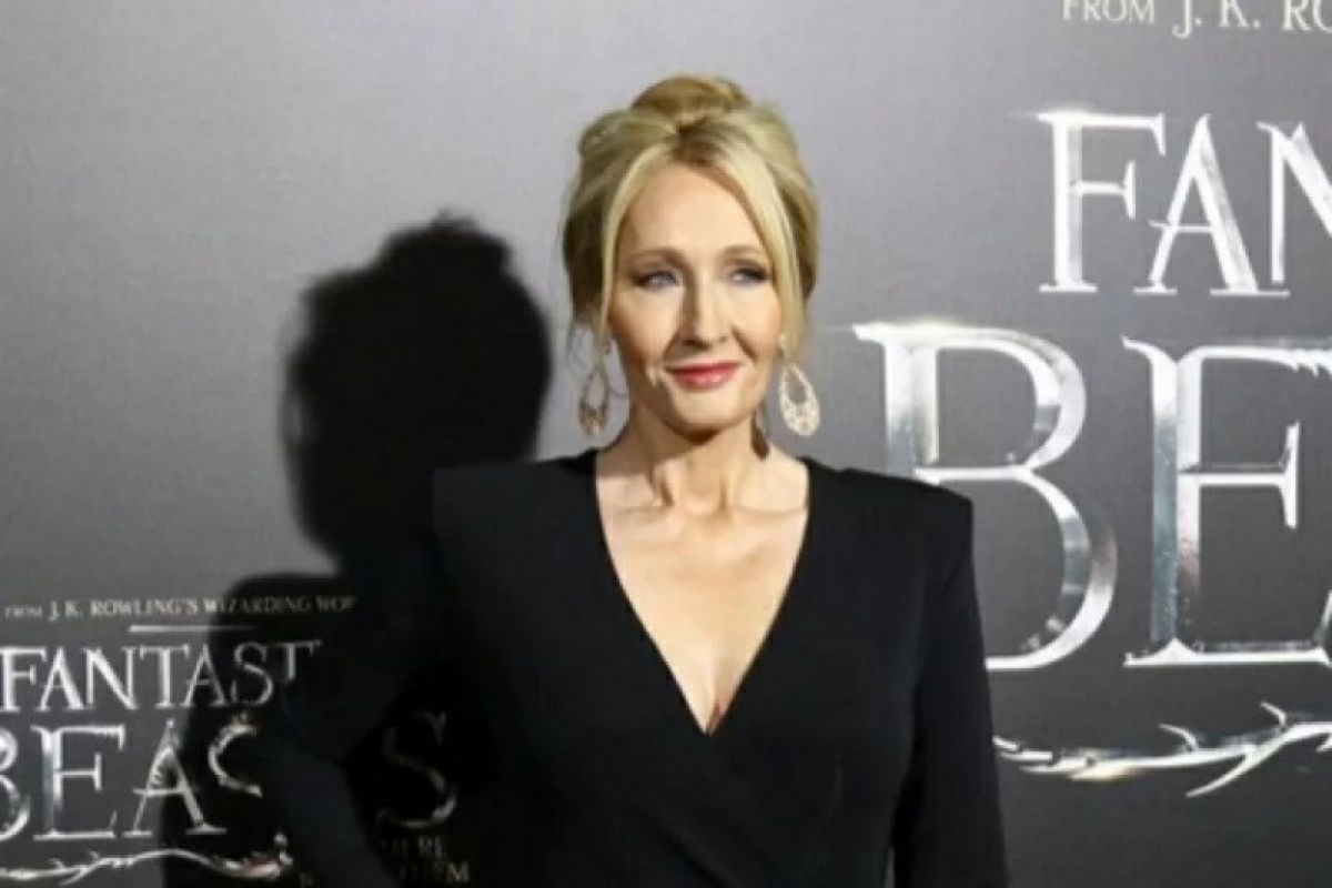 JK Rowling, pengarang Harry Potter tanggapi transgender
