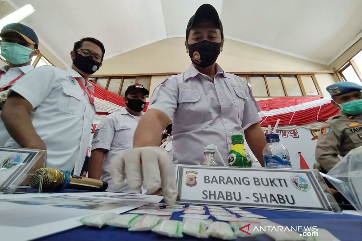 Polres Cimahi tangkap biduanita pengedar narkoba jaringan LP