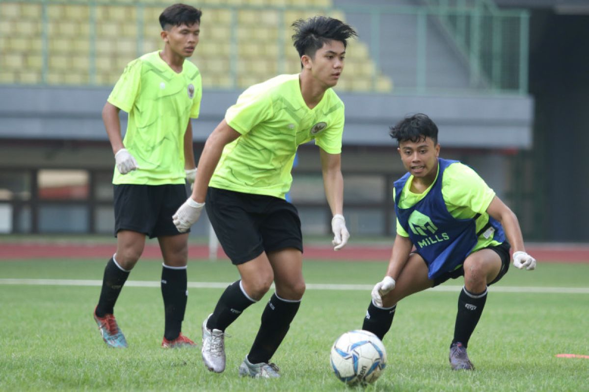 Indonesian U-16 football team to undergo overseas training