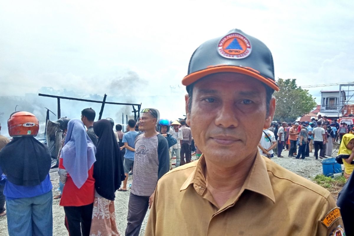 BPBD Aceh Barat kerahkan enam unit armada damkar padamkan api