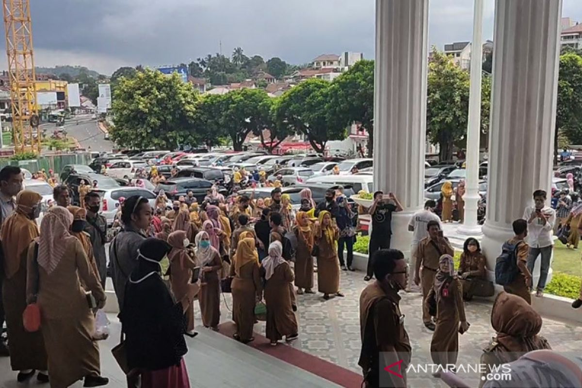 Ada asap, ratusan ASN berhamburan keluar Gedung PTSP Bandarlampung