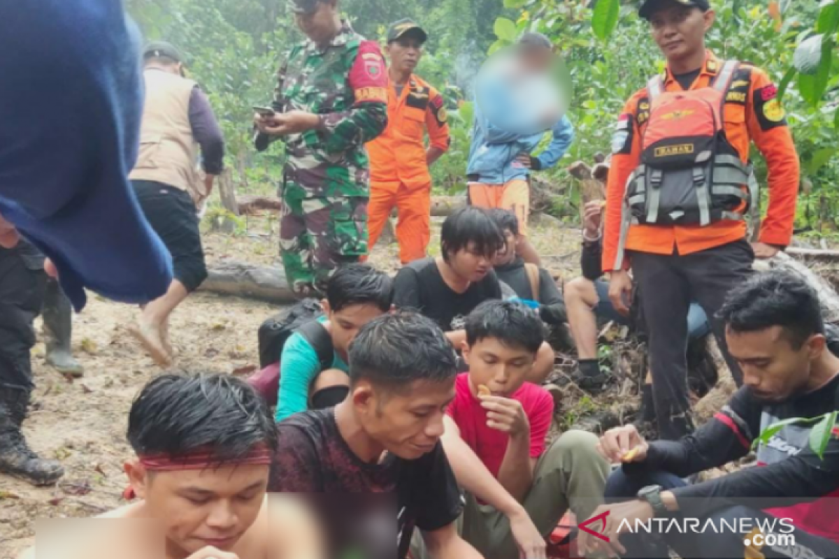 Tim SAR gabungan evakuasi 10 orang pendaki tersesat di Konawe Utara