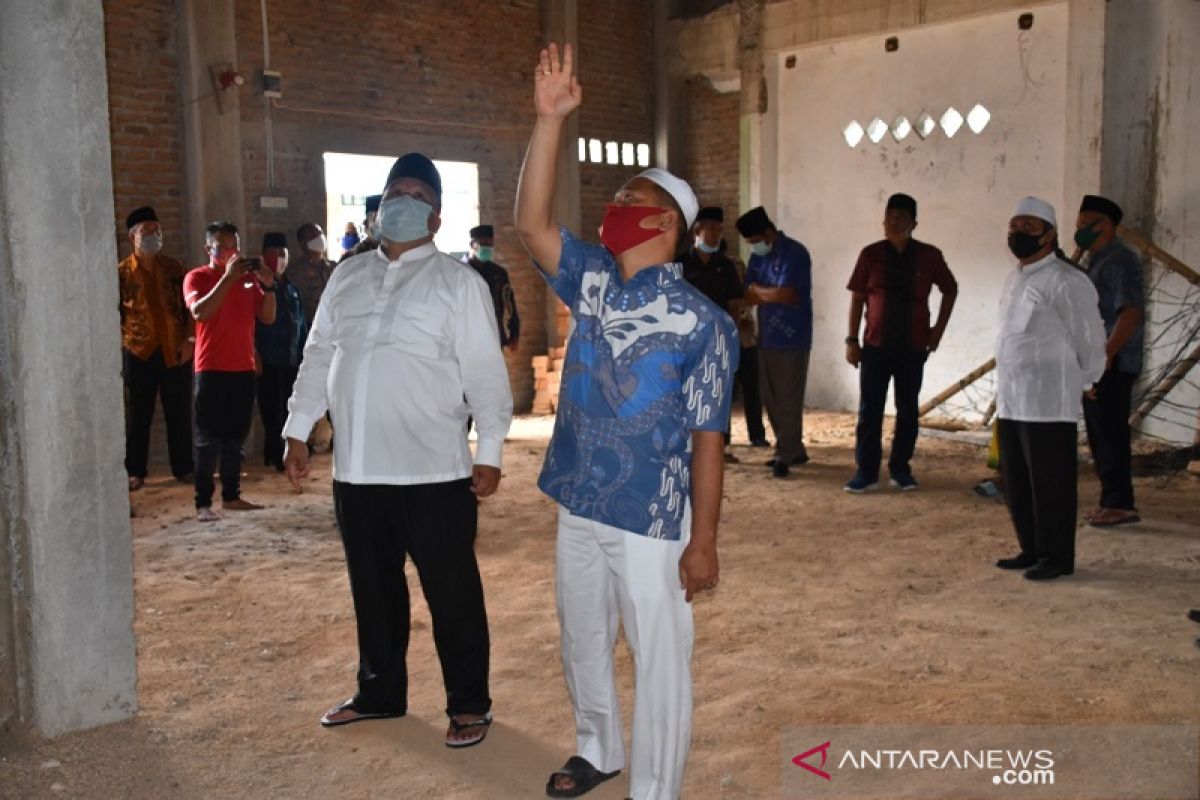 Wali kota serahkan bantuan Rp200 juta untuk lanjutan pembangunan Masjid Taqwa Sibolga