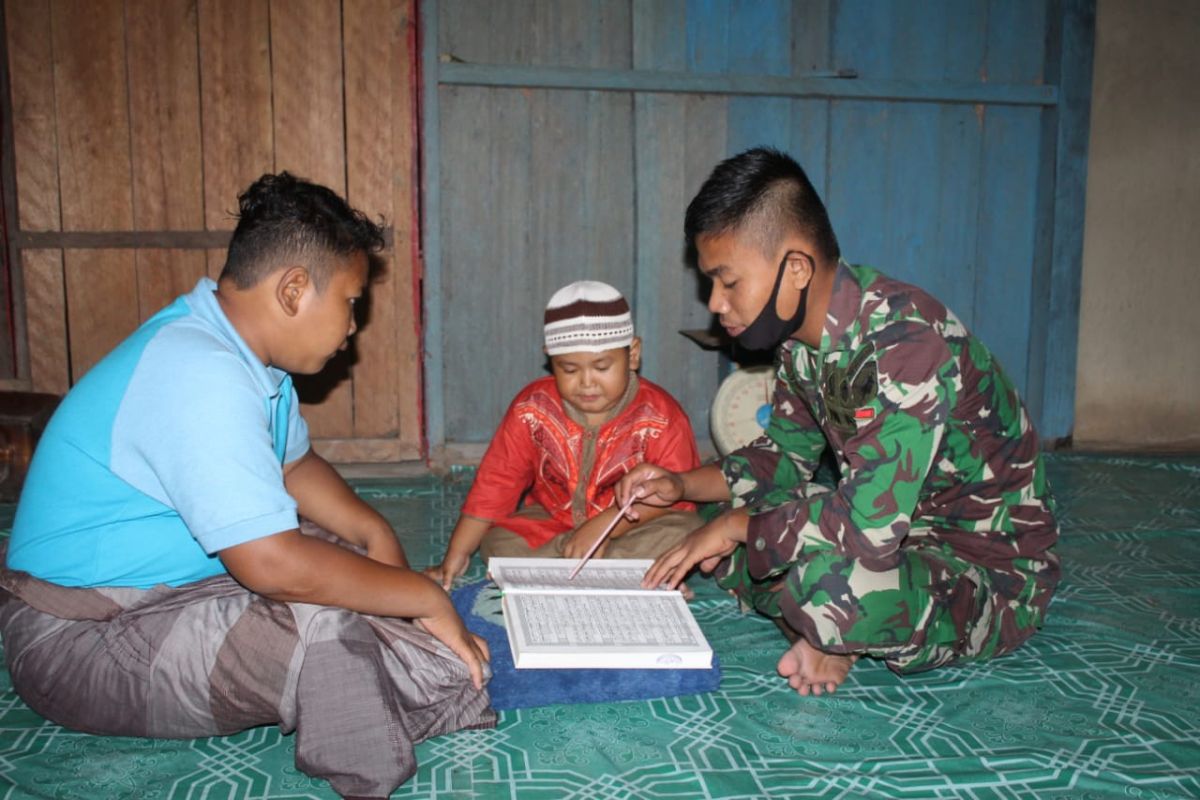 Dansatgas TMMD apresiasi anggotanya ajarkan Alquran dan akhlak kepada anak-anak