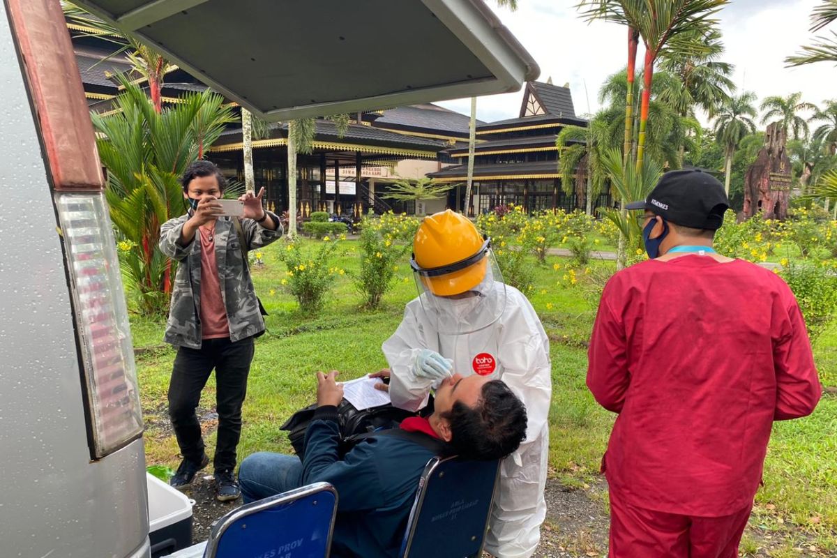 Razia kepatuhan masker, 68 orang terjaring langsung di tes swab COVID-19