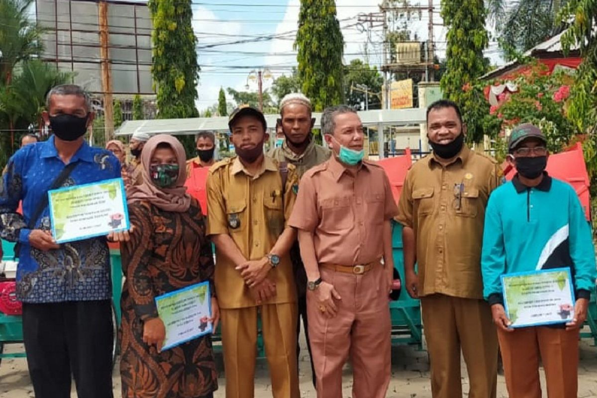 22 poktan di Batanghari peroleh bantuan unit mesin perontok padi