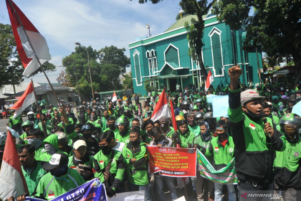 Unjuk rasa pengemudi Go-jek terkait penetapan tarif tak masuk akal