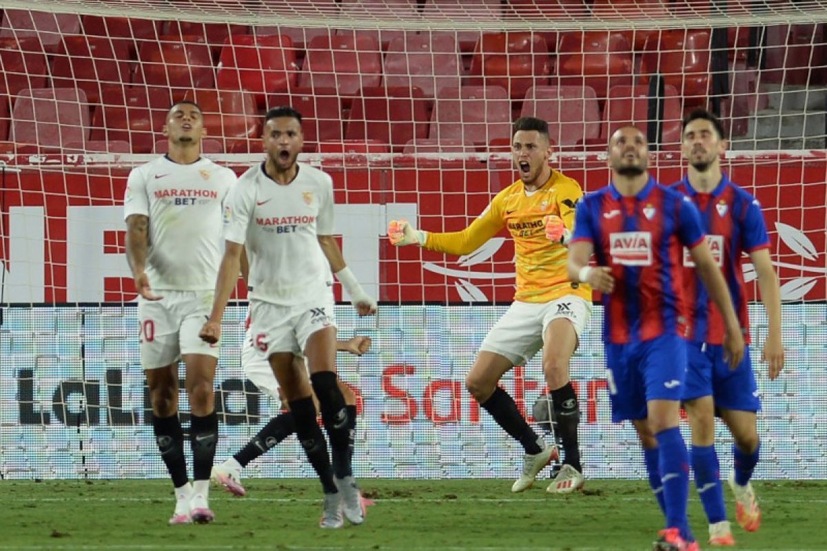 Gol Ocampos antar Sevilla tempel Atletico dan cengkeram empat besar