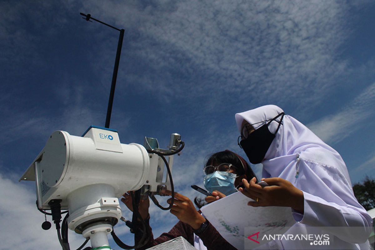 Kemarin, puncak kemarau hingga penyaluran daging kurban