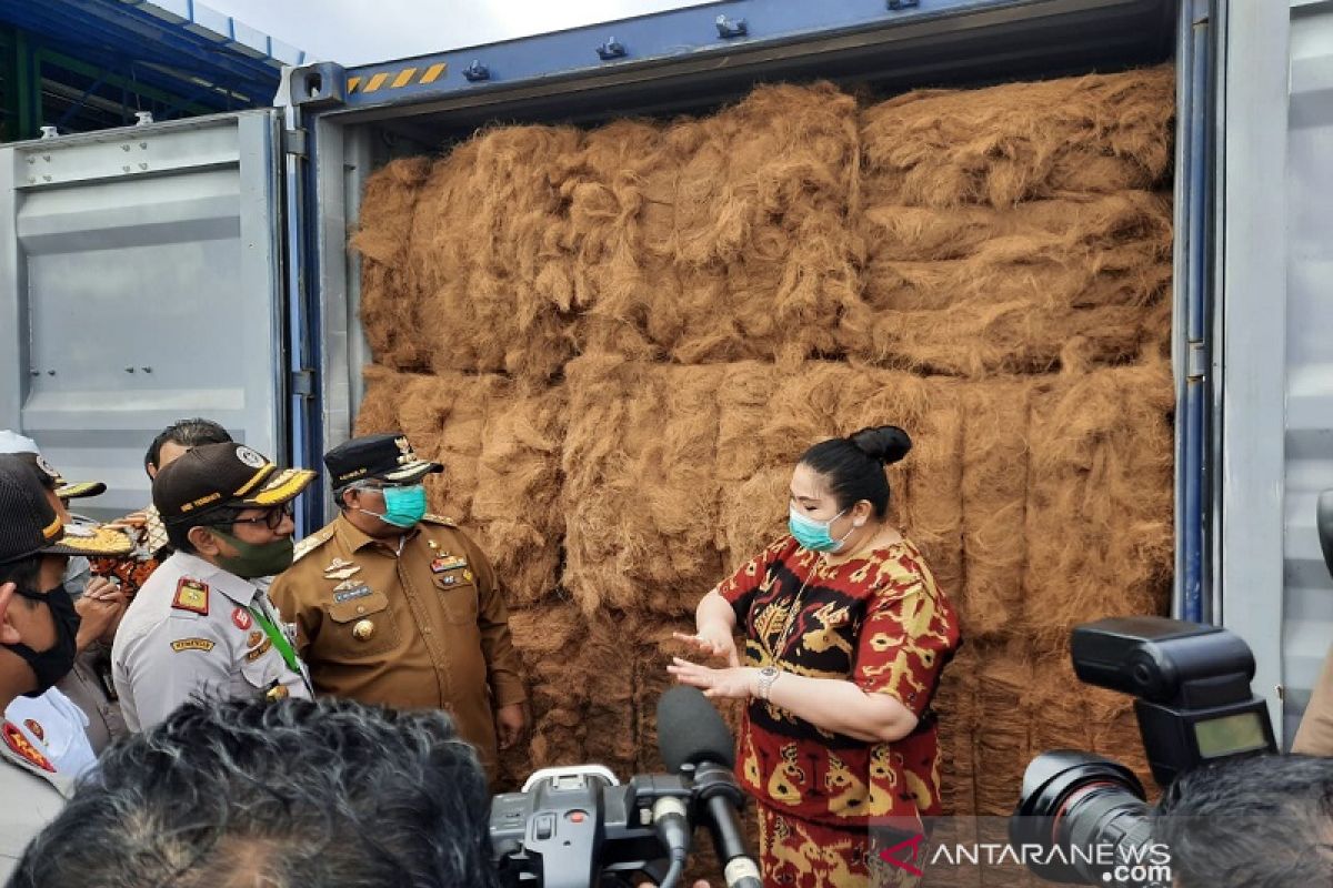 Gubernur Sulawesi Tenggara lepas perdana ekspor serabut kelapa ke China