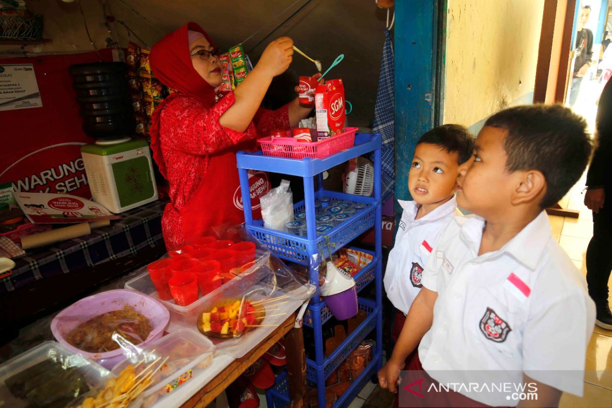 Foodbank - Danone bantu pengelola kantin sekolah