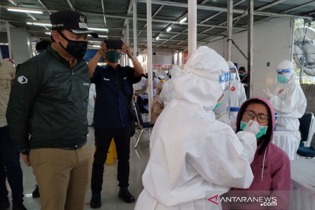 Pemkot  Bogor gelar 'swab test' penumpang KRL yang baru tiba di Stasiun Bogor