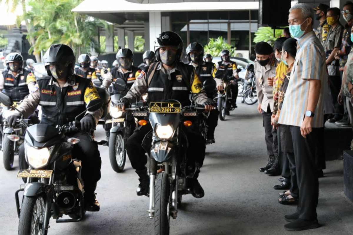 Pelaku ekonomi kreatif terdampak COVID-19 di Jateng terima bantuan sembako