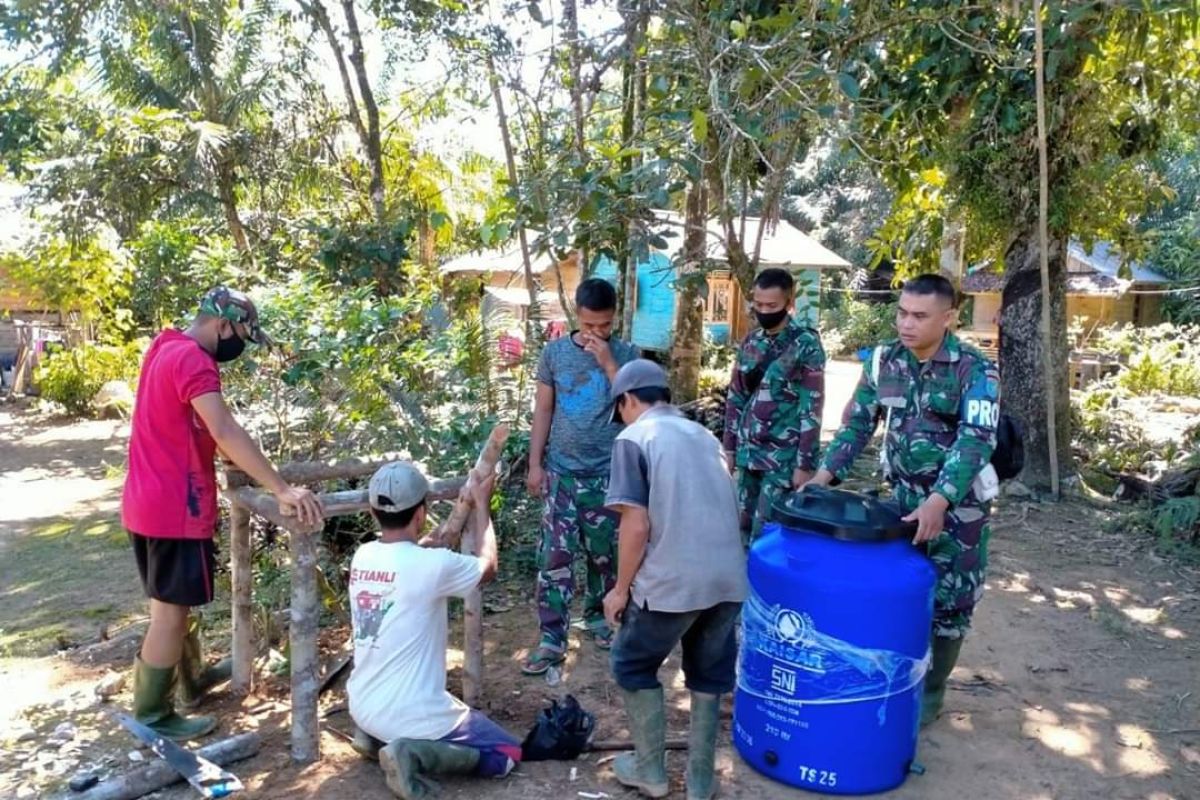 Satgas TMMD siapkan tempat cuci tangan cegah penyebaran COVID-19