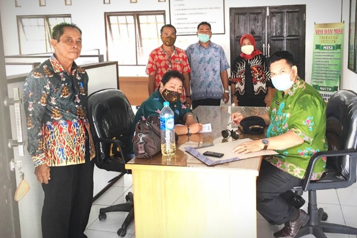 Disiplin pegawai kecamatan pun diawasi ketat