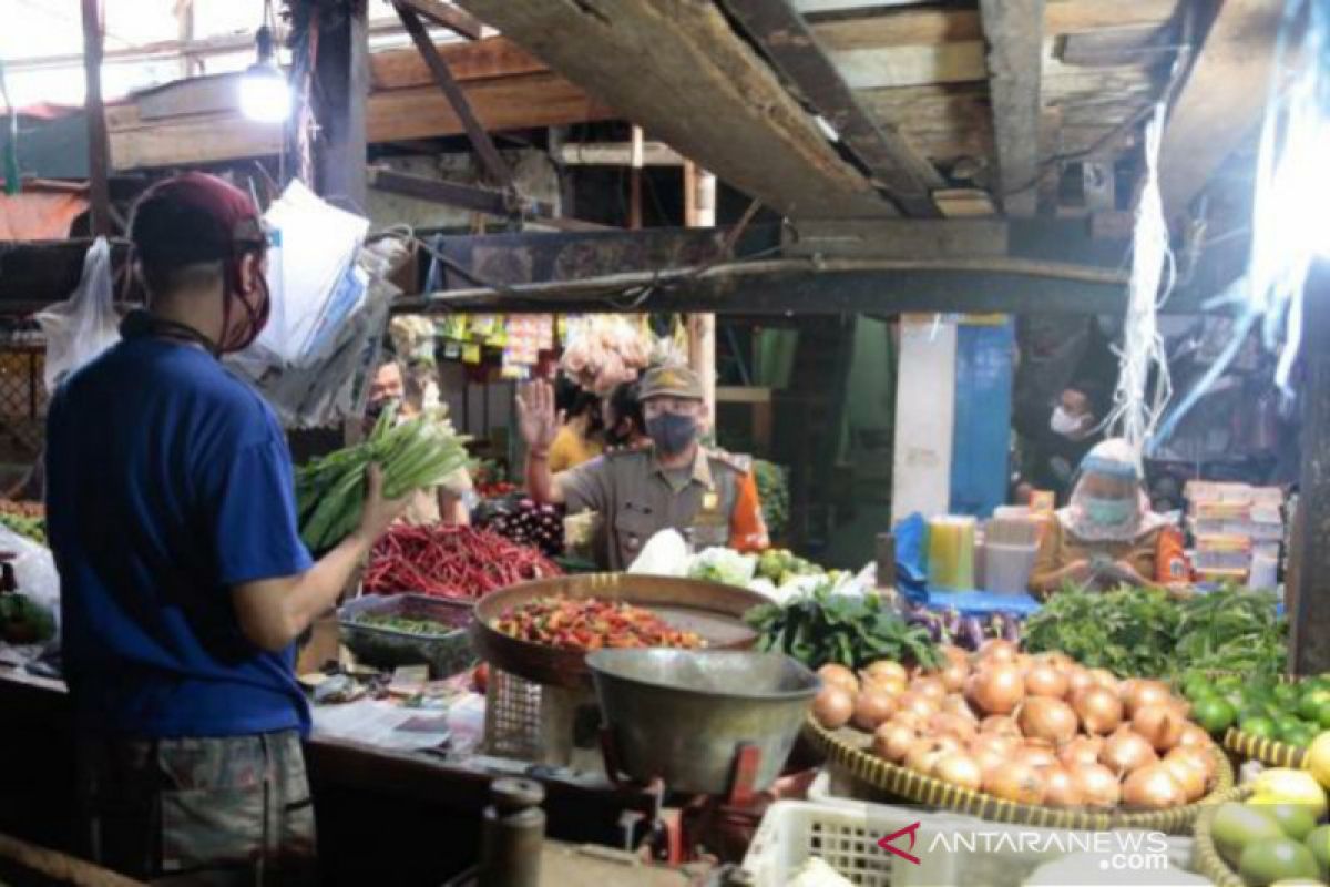 Pemprov DKI terjunkan ribuan ASN di pasar tegakkan protokol COVID-19