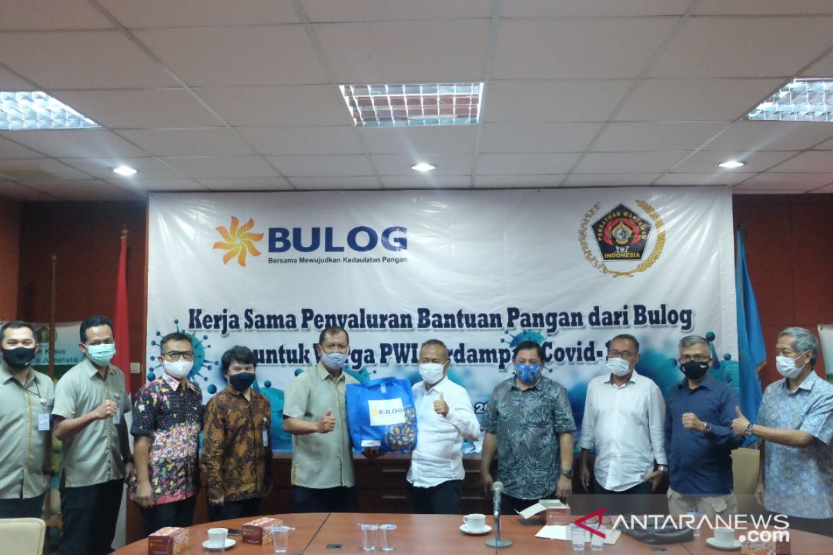 Bulog gandeng PWI salurkan bantuan pangan terdampak COVID-19